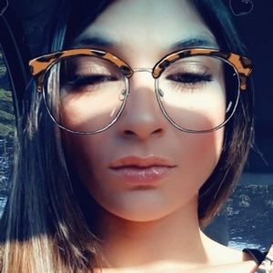 Meet your Posher, Vanessa